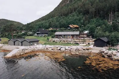 Image de Cabane au bord de la mer avec vue panoramique sur le fjord d'Ålvund