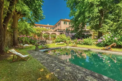 Image de Villa historique avec piscine naturelle