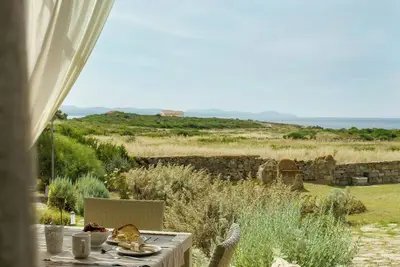Image de Appartement avec vue sur la mer face aux rochers à San Pietro