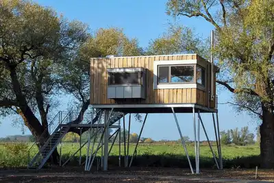 Image de Maison de vacances sur la digue de l'Elbe avec vue sur les bateaux, près de Stade