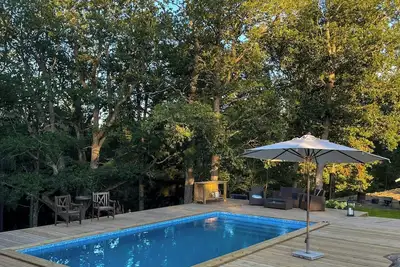 Image de Maison du XIXe siècle avec piscine près d'un lac à Stensättra