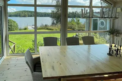 Image de Maison au bord du lac avec ponton privé à Nömmen