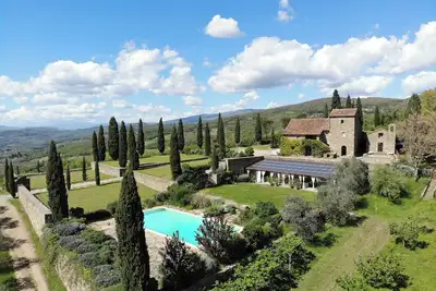Image de Villa historique parmi les oliviers d'Arezzo