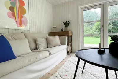 Image de Une maison de vacances idyllique sur la péninsule de Sjællands Odde, riche en nature