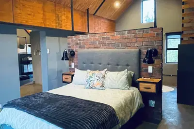 Image de Charmant appartement acceptant les animaux domestiques à Cape Winelands