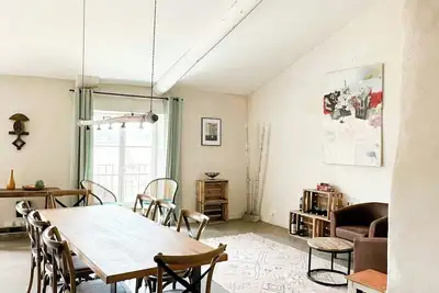 Image de Appartement dans une tour avec vue sur les montagnes à Sablet