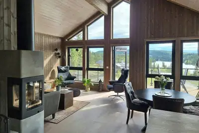 Image de Cabane moderne au bord du lac Sveavannet, dans la Nordmarka