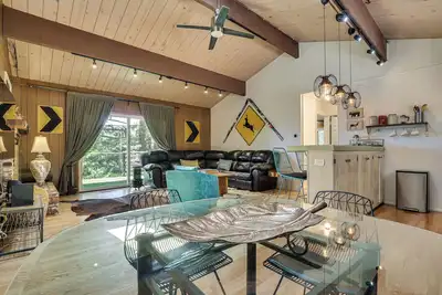 Image de Overlooking Lake Gregory! Crestline Family Cabin
