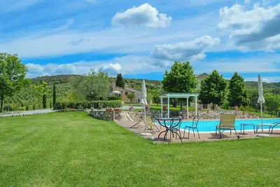 Image de Appartement en pierre avec piscine dans les collines toscanes