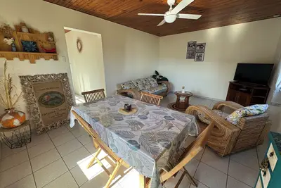 Image de Maison offrant une atmosphère sereine et un cadre naturel.