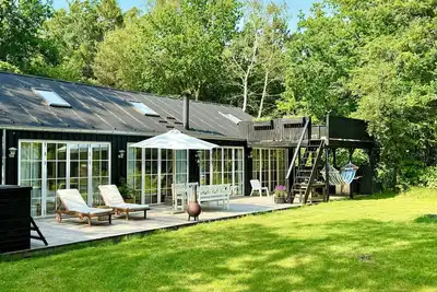 Image de Maison en bois avec animaux et kayak près d'Aalborg
