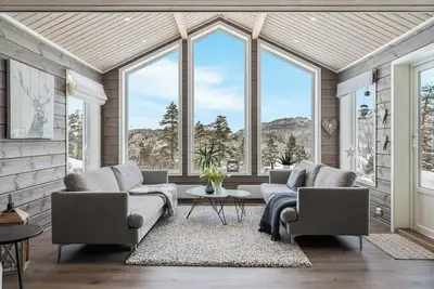 Image de Chalet moderne près du lac Maldalsvatnet et du Reinsnuten