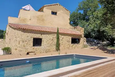 Image de Bastide rénovée au cœur des vignes près d'Uzès
