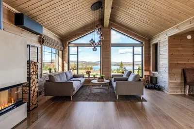 Image de Cabane nouvellement construite avec vue sur le fjord Tisleiefjorden