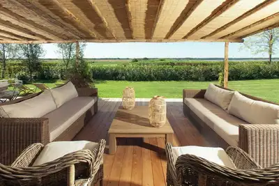 Image de Villa sur la côte toscane avec vue sur le lac
