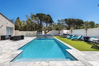 Image de Belle villa avec piscine et jeux à Camps-la-Source