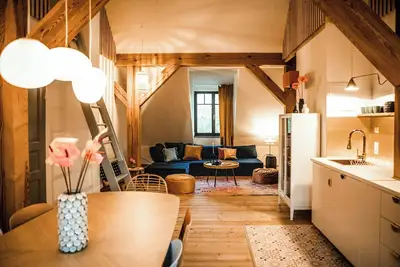 Image de Appartement design dans une maison historique au bord d'un étang