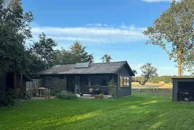 Image de Maison de campagne rétro avec une vue magnifique sur les champs