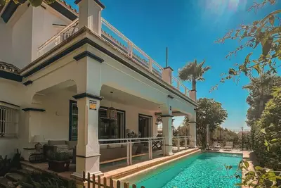 Image de Villa avec jacuzzi à 10 minutes de Marbella