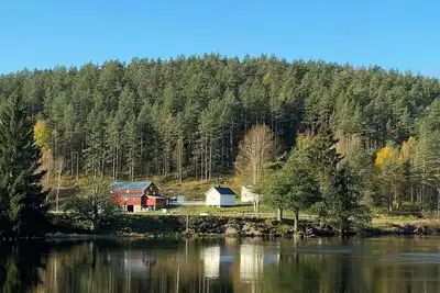 Image de Petite ferme près de la Nidelva avec sauna et bain nordique