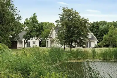Image de Gîte romantique au bord d'un lac et d'une forêt privée