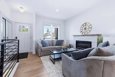 Image de \"Evergrove\"2 Bdrm modern escape in Lacombe!