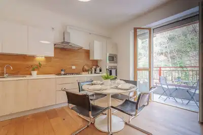 Cozy Oak Como-Brunate bright apt. with garage