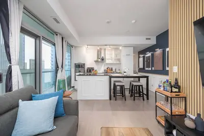 Image de Modern condo steps from Cn Tower, Rogers Centre, Scotia Centre and Union Station