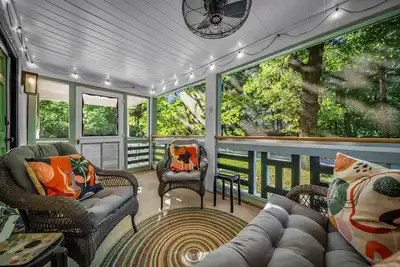 Image de 'Lil' Gem'-restored 1960's bungalow