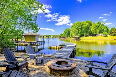 Image de Lakefront Lake Anna, Dock, Hot Tub, Game Room