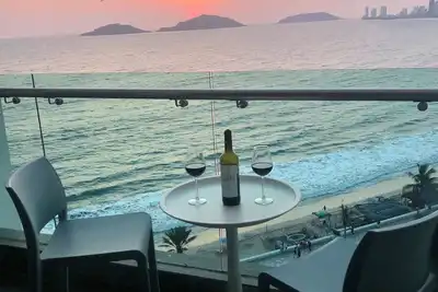 Image de Incredible ocean sunset  views  from bedroom, living area &balcony -  Torre Eme!