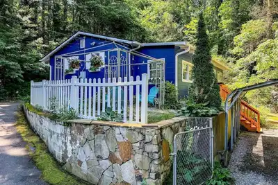 Image de Honeybee Haven - Scenic Mountain Getaway - WiFi - Pets Ok