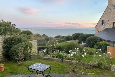 Image de Loue maison les pieds dans l’eau / vue mer - Quiberon - 4 chambres - 9 couchages