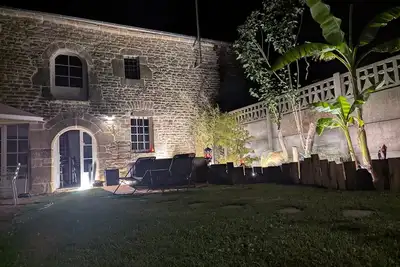 Image de Gîte Des Faluns : Spa, massages, terrasse privée, jardin, Wi-Fi à Tréfumel, Bretagne