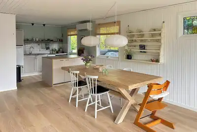 Image de Maison en bois classique avec jardin privé près de la mer