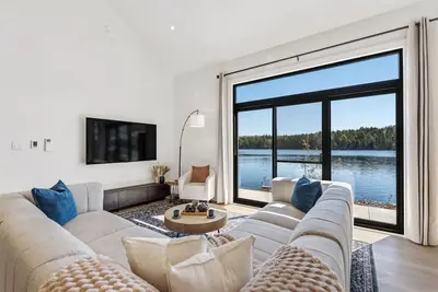 Image de Stillshore | Luxury Lakehouse Retreat