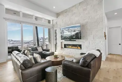 Image de New! Luxury Deer Valley East Village Home + Hot Tub 6br