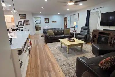 Image de 3-bedroom house in lovely Arlington with cool Ac