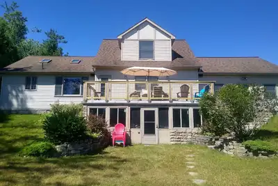 Image de Beautiful three bedroom home located on the Cheboygan River.