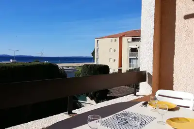 Image de appartement les pieds dans l'eau (plage à 100m) avec vue mer