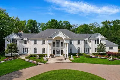 Image de The White House at Livingston - World Cup Luxury Estate