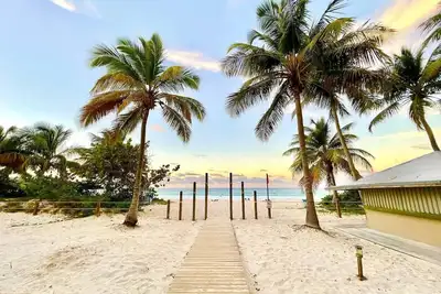 Image de Villa 15 Flamenco Beachfront Villas