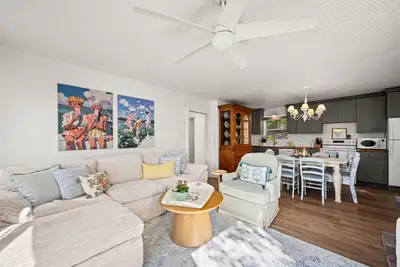 Image de Stylish Waterfront Retreat in Bayview-Boat Dock