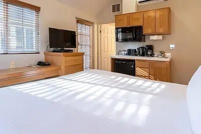 Image de 4 Units | Pool & Free Parking | Near Downtown Napa