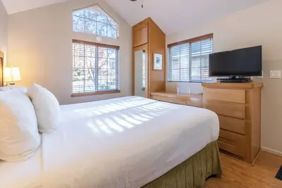 Image de 3 Chic Studios | Kitchen | Pool | Free Parking | Napa Opera House – 1. 2 miles
