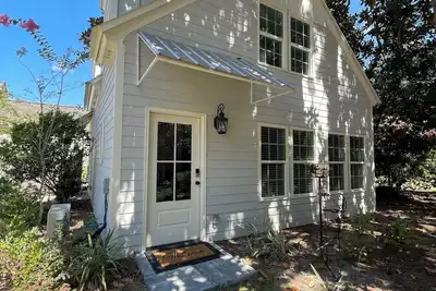 Image de Magnolia Cottage/Historic Carriage House 2br