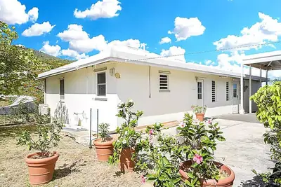 Image de Private studio, centrally located - 5min to beach!