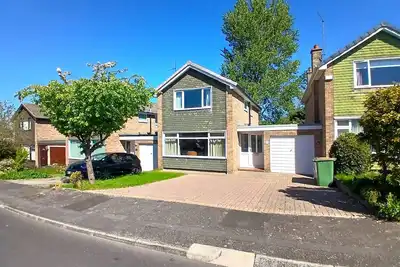 Image de House near moors, 10 minutes walk to high street