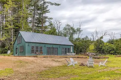 Light Filled Modern Rustic 3-bedroom house in charming Stockbridge