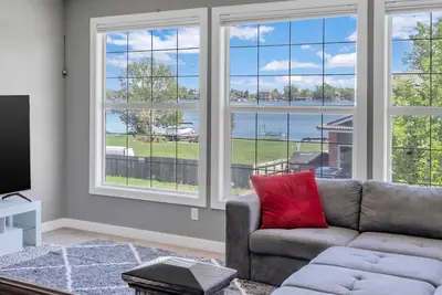 Image de Chestermere Lake-View 4br | Xbox, Bbq & Patio